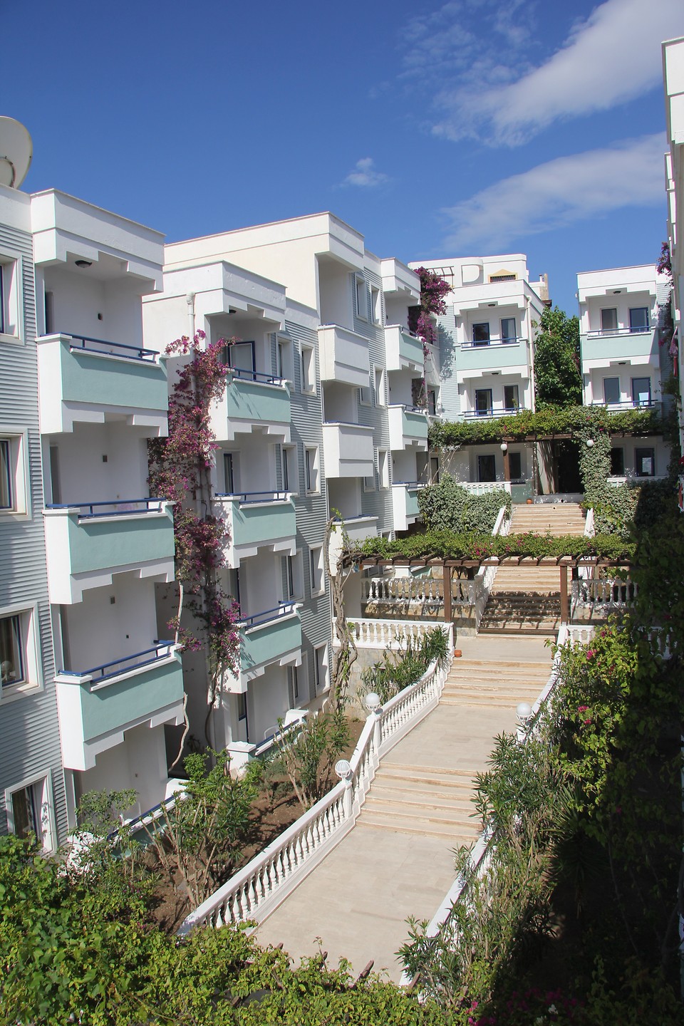 Sunpoint Suites Hotel